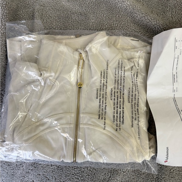 Define Cropped Jacket Nulu Light Ivory and Gold Lululemon - Picture 2 of 4